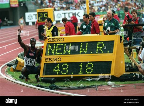 MICHAEL JOHNSON 400M NEW WORLD RECORD 1999 24 August 1999 Stock Photo ...