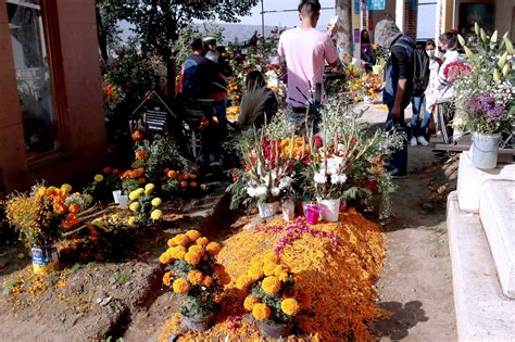 ASISTEN 89 MIL PERSONAS A LOS PANTEONES DE LA CIUDAD DE MÉXICO