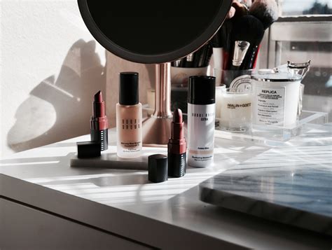 Bobbi Brown Skin Long-Wear Weightless Foundation - Makeup-Sessions