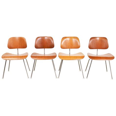 Set Of Six Mid Century Modern Eames Herman Miller Molded Plywood Dining