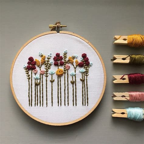 Etsy の Andotheradventures からの更新 Floral Embroidery Patterns Embroidery