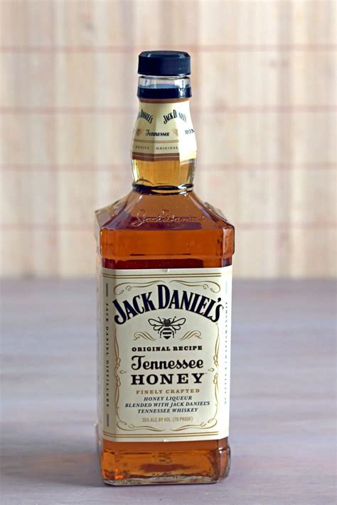 Jack Daniels Tennessee Honey {Product Review} | Mix That Drink