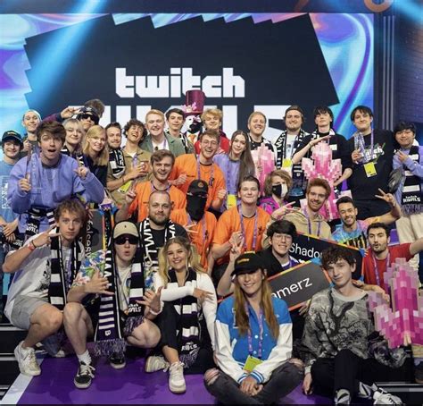 Twitchcon Group In 2022 Twitchcon Dream Friends Dream Team