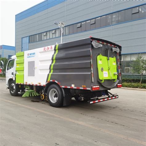 Dongfeng Brand Cleaning Truck Road Sweeping Truck Washing And