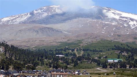 Chile elevó el alerta del volcán Copahue de amarillo a naranja