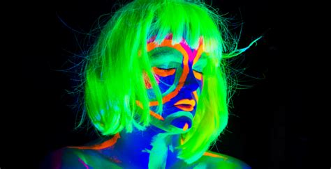 Xmas Special Neon Naked Life Drawing Class East London Shoreditch London Classes Reviews