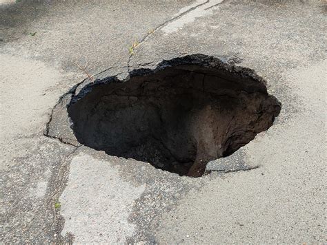 Massive Florida Sinkhole That Swallowed Man In 2013 Reopens Iheart