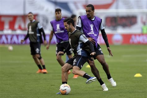 John e Pará se destacam em vitória heroica contra a LDU veja as