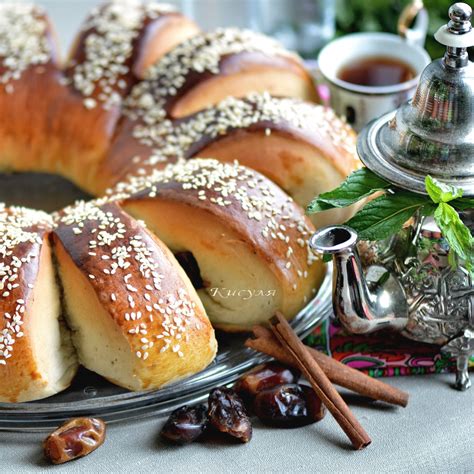 Кольцо с финиками - пошаговый рецепт с фото (10404 просмотра)