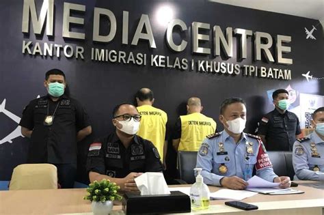 Tak Seperti Uas Dua Wn Singapura Dan Malaysia Dideportasi Imigrasi