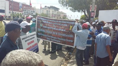 Trabajadores De La Construcción Protestan Frente Al Ministerio De