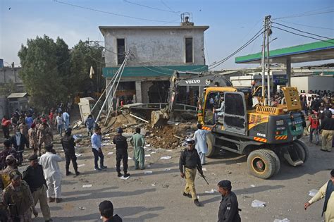 Pakistan Au Moins Morts Dans Une Explosion Due Au Gaz