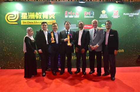 MMU Bags Two Awards at Sin Chew Education Awards - Multimedia University