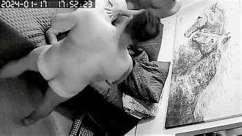 Cámara oculta con tres chicos cachondos teniendo sexo intenso en el dormitorio XVIDEOS