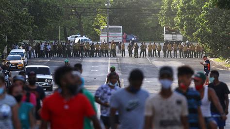 Watch Hoy D A Highlight Las Protestas En Cuba Mantienen En Vilo Al