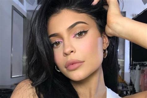 Kylie Jenner Presume A Su Hijo En Redes Y Muestra Su Rostro