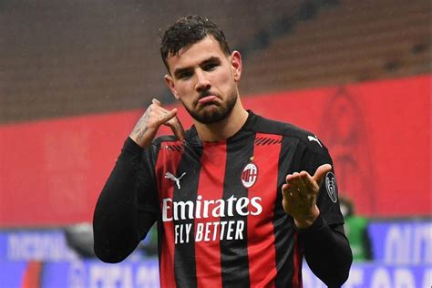 Foot L Ac Milan S En Sort Face La Lazio Gr Ce Theo Hernandez Et