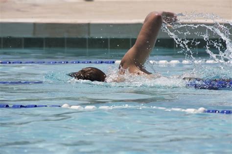 Long Distance Swimming Techniques | Livestrong.com