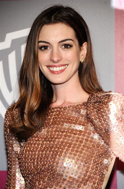 Anne Hathaway Heads to Glee