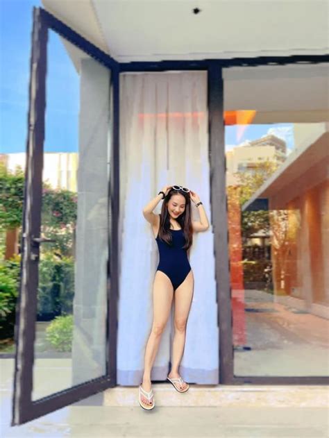 Bảo Thanh diện bikini một mảnh khoe thân hình nóng bỏng nhan sắc mẹ con trông thế nào mà