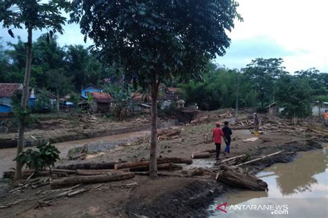 Pemkab Garut Janjikan Ganti Rugi Warga Terdampak Banjir Bandang