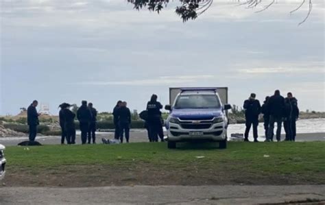 El joven hallado en la orilla del río de Quilmes fue ahorcado e