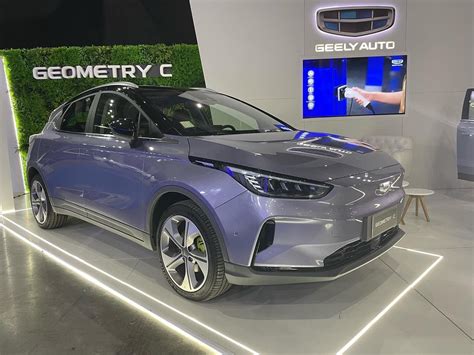 Geely abre su círculo eléctrico con el Geometry C La Tercera