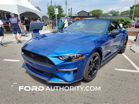 Black 2022 Mustang V6 Prem