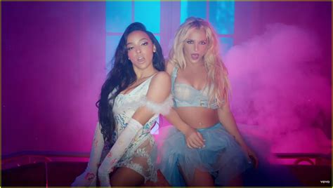 Britney Spears And Tinashe Get Cozy In Slumber Party Video Watch Now Photo 3811355 Britney