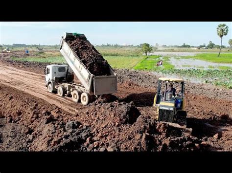 Best Driver Shantui Bulldozer Pushing Dirt And Removed Mud With Dump