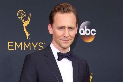 Style Guide How To Dress Like Tom Hiddleston Man Of Many