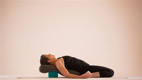 6 Virasana Variations for Yogis Who've Battled With Hero Pose