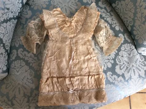 TRÈS ANCIENNE ROBE de poupée jumeau en soie écru EUR 70 00 PicClick FR