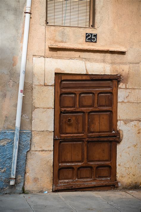 Descuadrada Paseando Por Las Calles De Ulldecona Me Encont Flickr