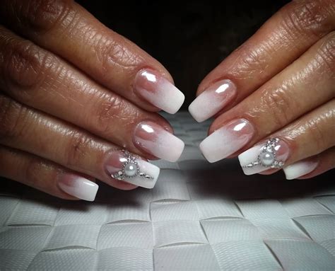 Intricate Designs For The Short Acrylic Nails Polish And Pearls