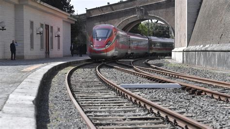 Dal Vaticano A Castel Gandolfo Torna Il Treno Delle Ville Pontificie