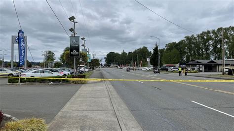 4 Blocks Of River Road Closed In Puyallup After Car Crashes Into Pole