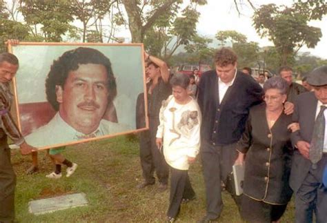 La Vida De Pablo Escobar A La Tv Pablo Escobar Pablo Emilio Escobar Y