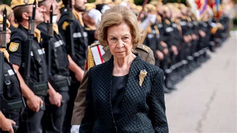 La Reina Sof A Reapparece Con El Broche De Franco Tras Los Esc Ndalos