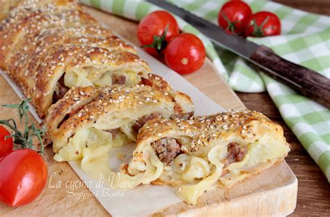 Strudel Salato Con Patate Salsicce E Formaggi Ricetta Golosa