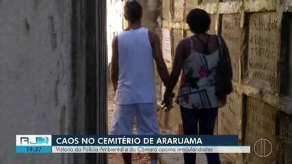 Túmulos abertos caixões quebrados e ossadas espalhadas são encontrados