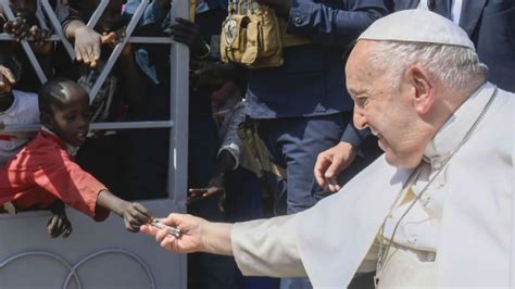 Sudán un niño le dio una limosna al Papa Francisco y su gesto se hizo