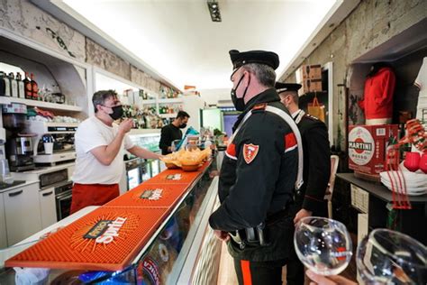 A Torino Obbligo Di Mascherina Nei Luoghi Affollati Controlli Dei