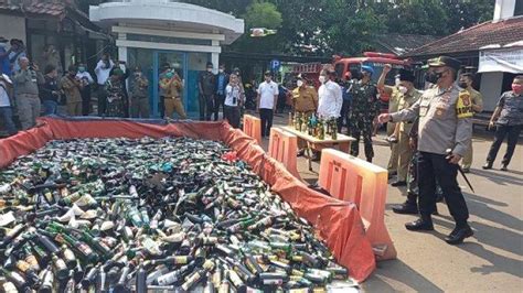 Pemkot Tangerang Musnahkan Ribuan Botol Minuman Keras Di Hari Jadi Kota