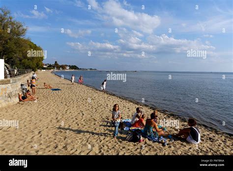 France, Gironde, Bassin d'Arcachon, Andernos les Bains, beach Stock ...