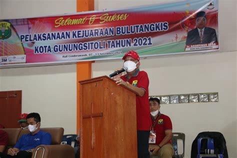 Walikota Gunungsitoli Membuka Secara Resmi Kejuaraan Bulutangkis Kota