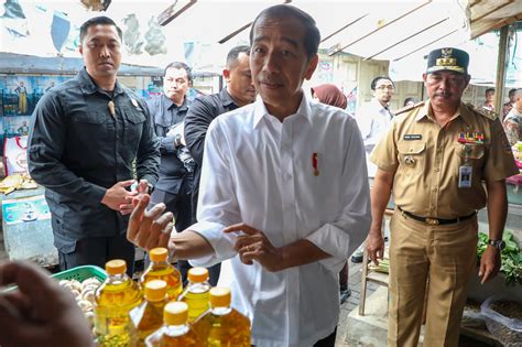 Presiden Jokowi Dan Pj Gubernur Kunjungi Pasar Blabak Magelang Harga