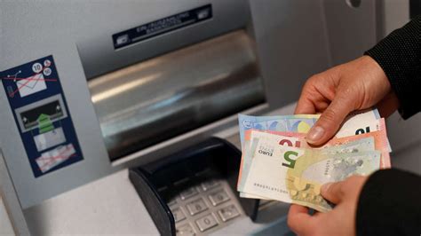 Ende des Bargelds Immer mehr Banken in Baden Württemberg schaffen