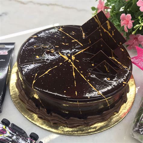 Swiss Chocolate Mister Berry Best Cake Shop In Dubai