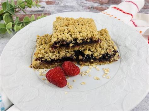 Indulge Your Taste Buds With Delicious Raspberry Oatmeal Bars